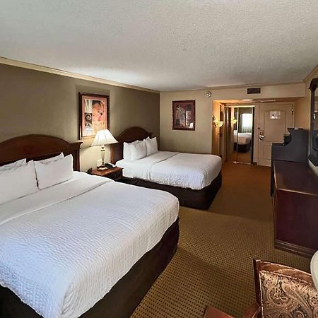 גארדן סיטי Clarion Inn מראה חיצוני תמונה
