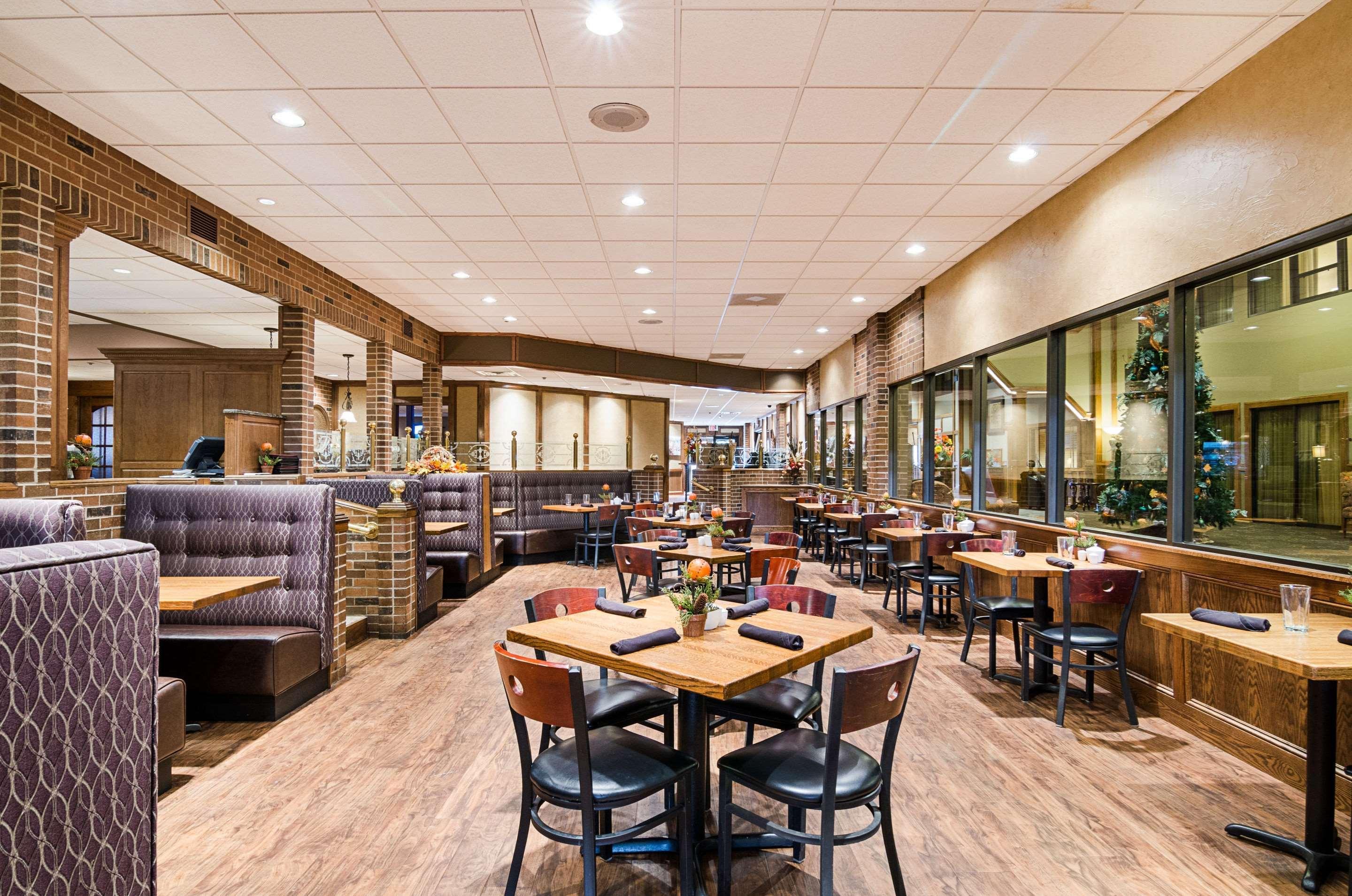 גארדן סיטי Clarion Inn מראה חיצוני תמונה